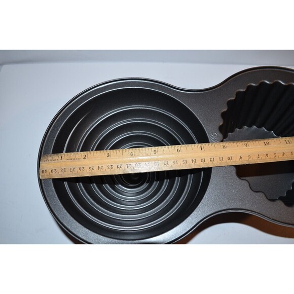 WILTON Large 3D Cupcake Pan Non-Stick Mold Jumbo Baking Cake Pan - Picture 8 of 10
